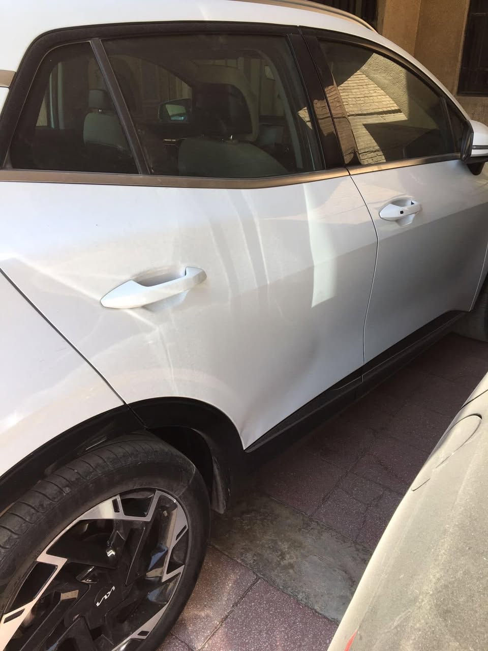 سلام عليكم 
سبورتج 22 خليجي 
ماشيه:46
كشنات كهرباء الأماميه 
تبريد قطعتين 
عدادت دجتل 
5 راكب 
رقم بغداد انكليزي 
ملاحظه / سياره مكفوله عد طخه كد نص اصبع باب خلف الصدر موضح بلصور 
المكان : بغداد بلديات شارع الكهرباء 
الرقم/ ***********
غير متواجد ع الفيس
