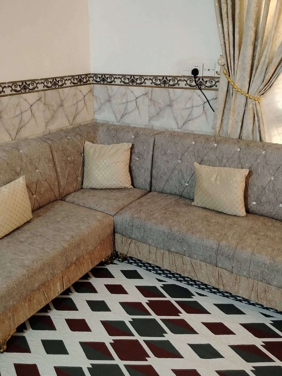 تخم تسكام بلوك اسود صار عندي شهر طوله ٦متار ونص سبب البيع مو ع كد مكاني سعره ٣٩٠وبيه مجال لشراي فقط استفسار ع واتساب ***********
