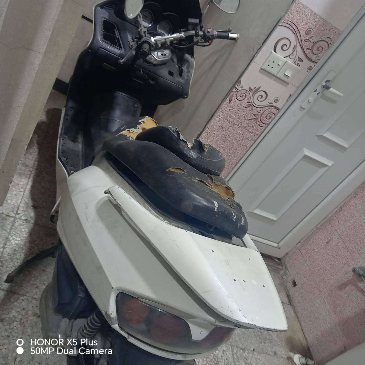 فورزه للبيع محرك باتري كابريته تاير ويل جدد يحتاجلهه كفرات السعر ٢٠٠الف ***********
