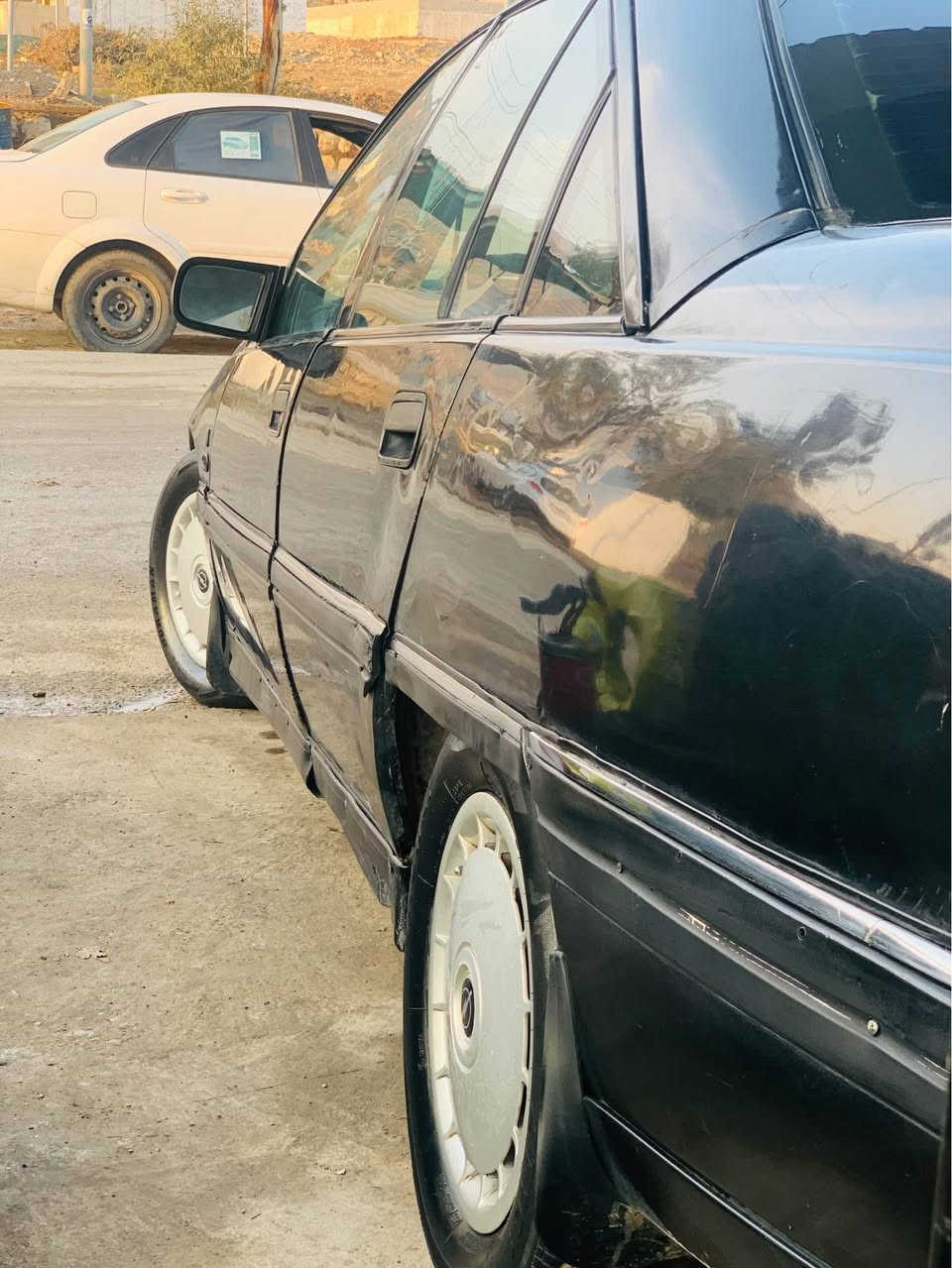 omega 1992 
ئۆپڵ ئۆمیگا ١٩٩٢ 
مەکینە ٢٠ بیلادی ــ گێر عادی 
جام کارەبایی ــ سلایت ــ لایت بەرز و نزم
هەموو کارەبایی بەشەرت ــ گەرمی مەزبوت 
گێڕ و مەکینە بە شەرت
ناوی و دەرەوەی لۆک
سەیارەکە ڕەقەم هەولێرە 
سەنەوی لەگەڵە بەشەرتی ئەوەلیات دەیفرۆشم 
... غرامەی بە شەرت نییە ...
چرکەی تێدا نیتە 
ژ.م ــ *********** كويسينجاك, أربيل
