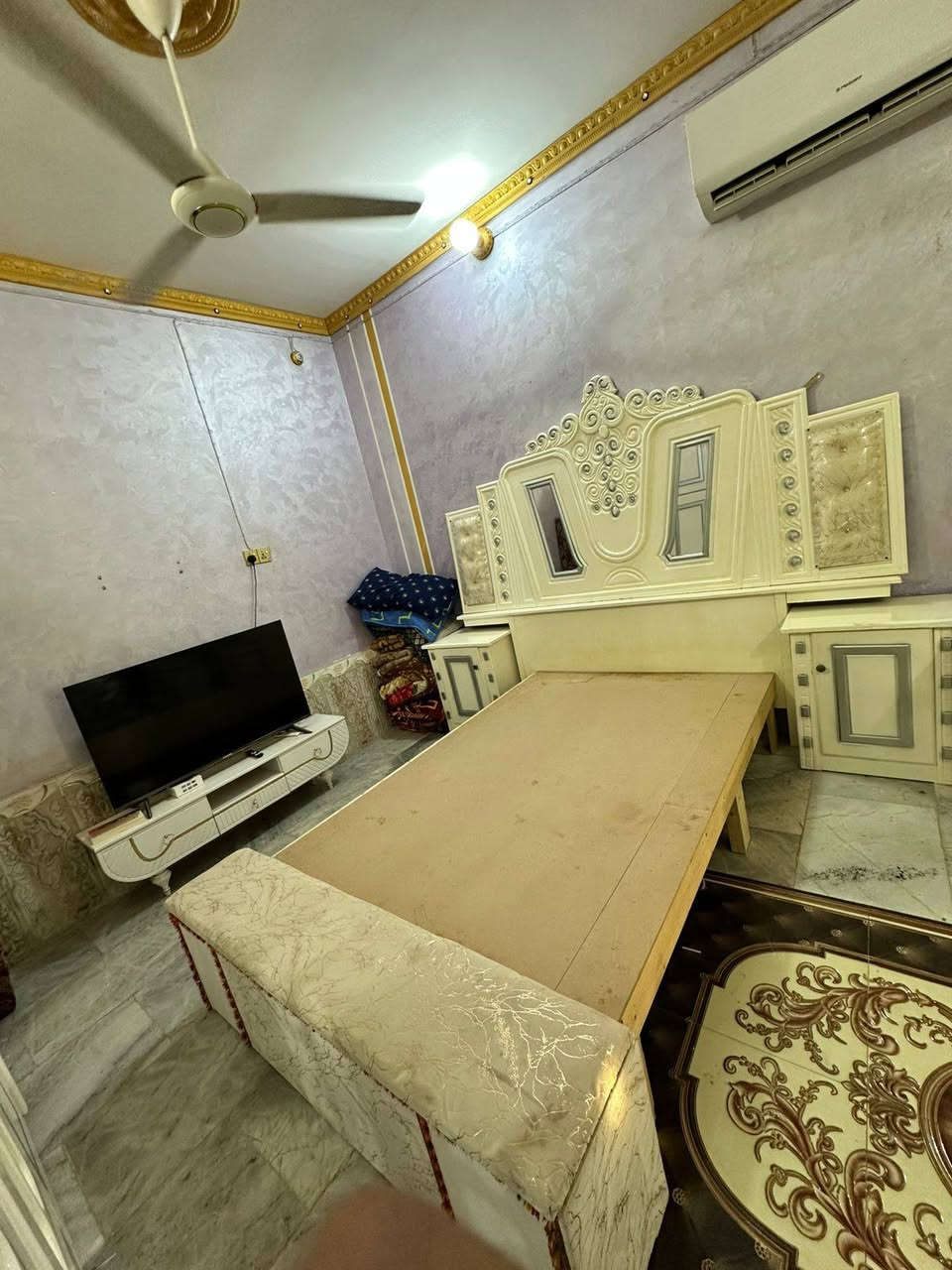 غرفة للبيع 6 بيبان طابقين مستخدمة قليل ونظيفة 
العنوان ناصرية حي الحسين *********** 
سعرها 850
