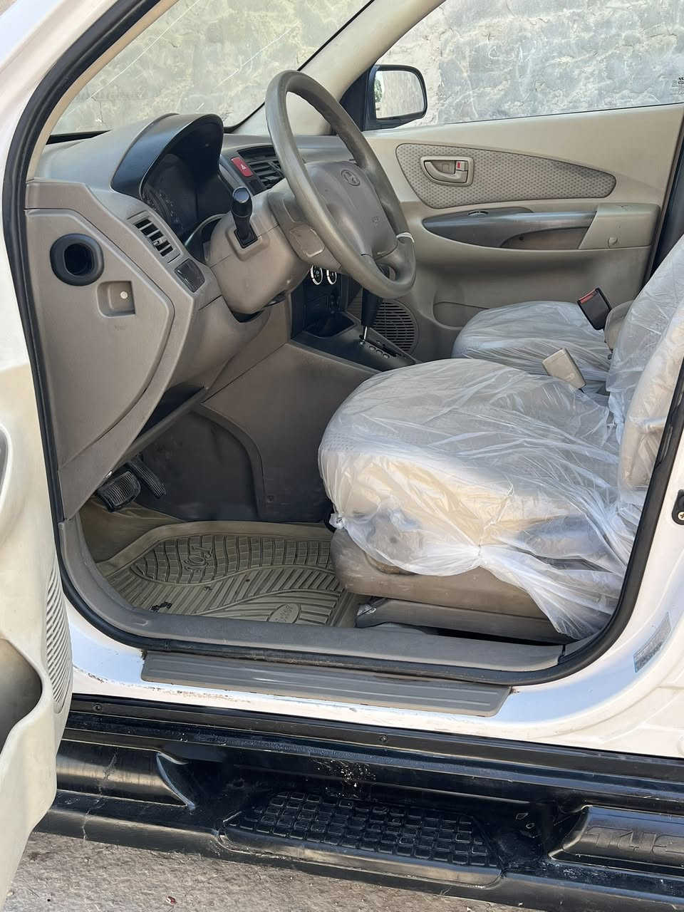 السلام عليكم من رخصت الادمن المحترم
توكسان 2010 خليجي مكفوله كفاله عامه شرط الفحص السياره جديده حيل وبلعافيه ع ياخذها 
لون ابيض ثلجي المرغوب
محرك 2000/ 4 سلندر دووش المرغوب بدون عيب
كير  اوتوماتيك بدون عيب

داخل صحراوي لونين المرغوب
شاشه ايباد 
لايت كهربائي
بلوجكترات 

ويل كب 16 وتخم تاير جديد قبل سبوع شاده 
وباقي المواصفات معروفه …

السياره ترايها حيل ناعم بدون اي نقص جاهزه من كلشي الحمدالله 

رقم اربيل جديد سنويه ل 31 تريد تحويل وكاله حاضر مكاني بابل القاسم ع ***********
***********
