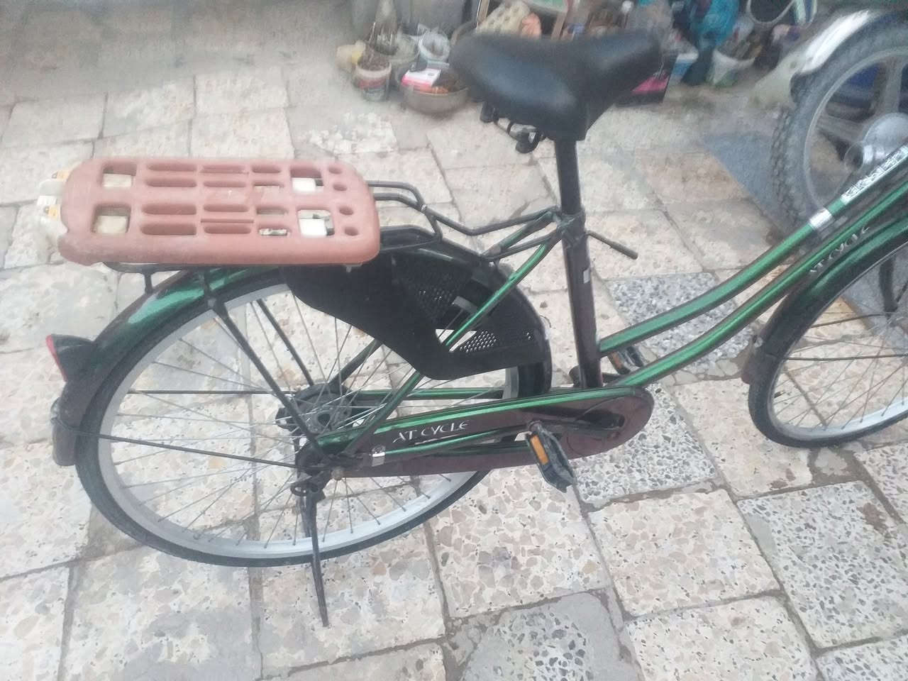 السلام عليكم بايسكل للبيع بناتي سعر 110 وبي مجال الرقم ***********  منطقه سبع قصور
