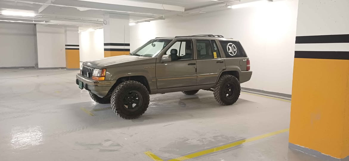 بەناوی خوای گەورە 
بسم اللە اڵرحمن الرحیم 
جێب گراند چیرۆکی ۱۹۹٥ zj بۆ فرۆشتن گۆڕینەوە ناکەم تەنها فرۆشتن   ئاڕمی پلاستیت سلێمانی سەیارەکە تازە مەکینەم بۆ گۆڕیوە  شەش بستۆن سەیارەکە زاهیرەن بێ عەیبە ئەکسلی دواوەی لە دوای حەفتا ونەیەی تیایە  چوار تایەی جەبەلی لە ژێرایە بەرز کراوەتەوە  ئەزیزەکەم گاردنی پێوەیە بەڵام کڕیومە دەبڵم ڕانەکێشاوە لەبەر ئەوەی ڕاستەی دەبڵ گێڕەکەی پێوە نیە خوا ئاگادارە نازانم لە کوێ هەیە بۆی بکڕم ،،،  ماشەڵا هەیکەلی جوان ماوەتەوە دەعمو بۆیاخی نیە  مشتەریت لە خزمەتام ماسی لە بەحرا سەوا ناکرێ  لە سلێمانیم سەر شەستی نرخەکەشی ٤۲ وەرەقەو مەجالێکی کەم 
ژمارەی تەلەفون :- ***********
ژمارەی تەلەفون :- ***********

ئەگەر  ڕەسمی ترت  ویست بۆو نانێرم وەرە لە نزیکەوە سەیری بکە ،،،،خۆشەویستن السليمانية, العراق
