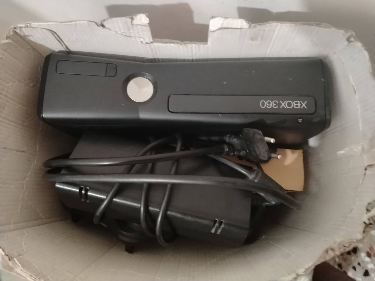 السلام عليكم جهاز اكس بوكس 360 جهاز نضيف عدد الألعاب ٥٠ من ضمنها G5 كرفيوتي بلوك 3 (٨ الحسابات) السعر= 90 = للتواصل واتس اب (***********)
