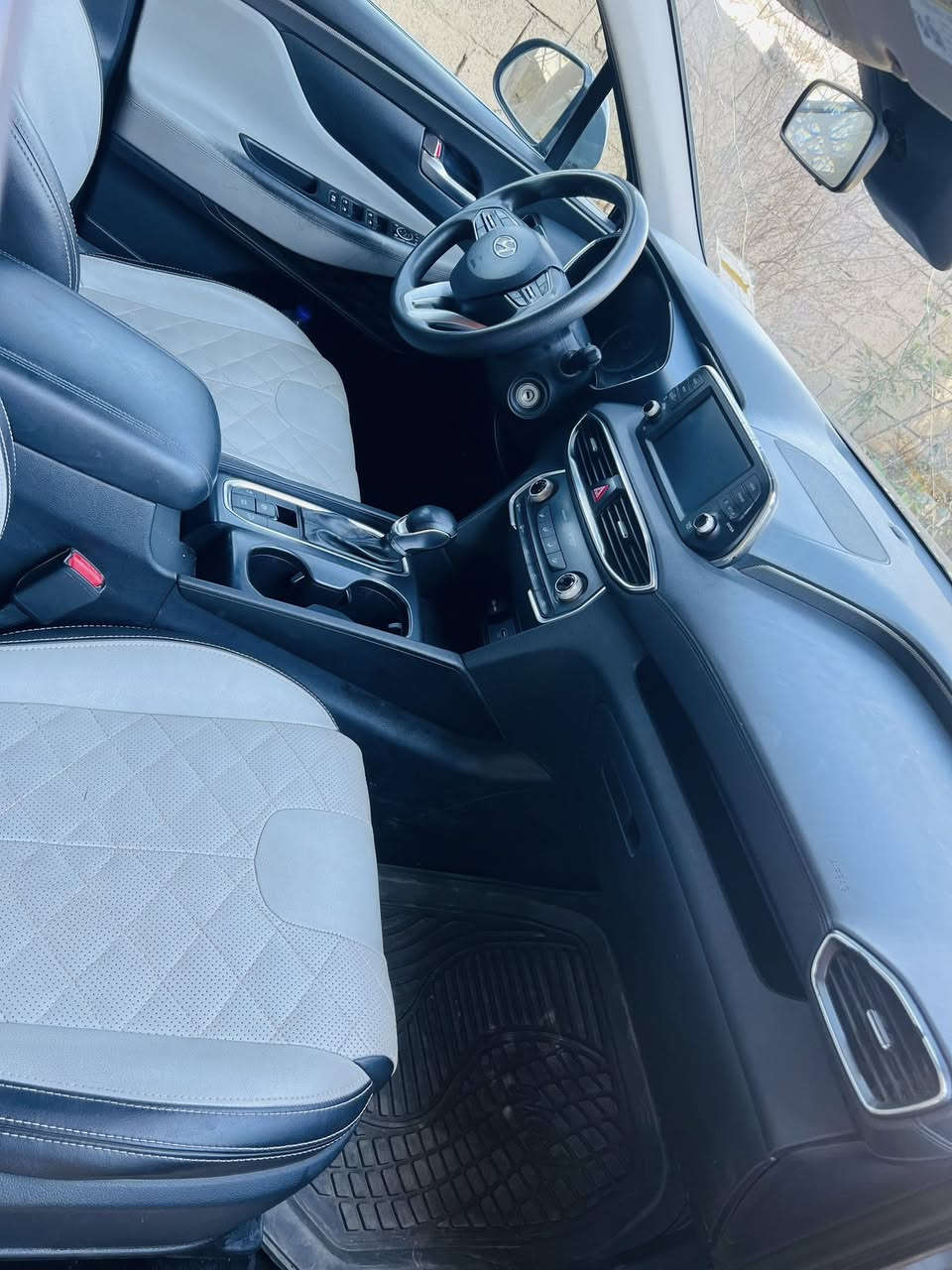 السلام عليكم سنتافي وارد امريكي بيها باب بدون. دواخل خلفي موديل ٢٠١٩ السياره نضيفه متعاقده كلشي تبريد. تخم تاير صدركلو. جديد سياره مامتعوبه رقم. صلاح الدين بسمي تحويل ثاني. يوم السعر ١٧٥ بيها. مجال. بيع. او. مراوس حسب الطلب  الاستفسار *********** ***********
