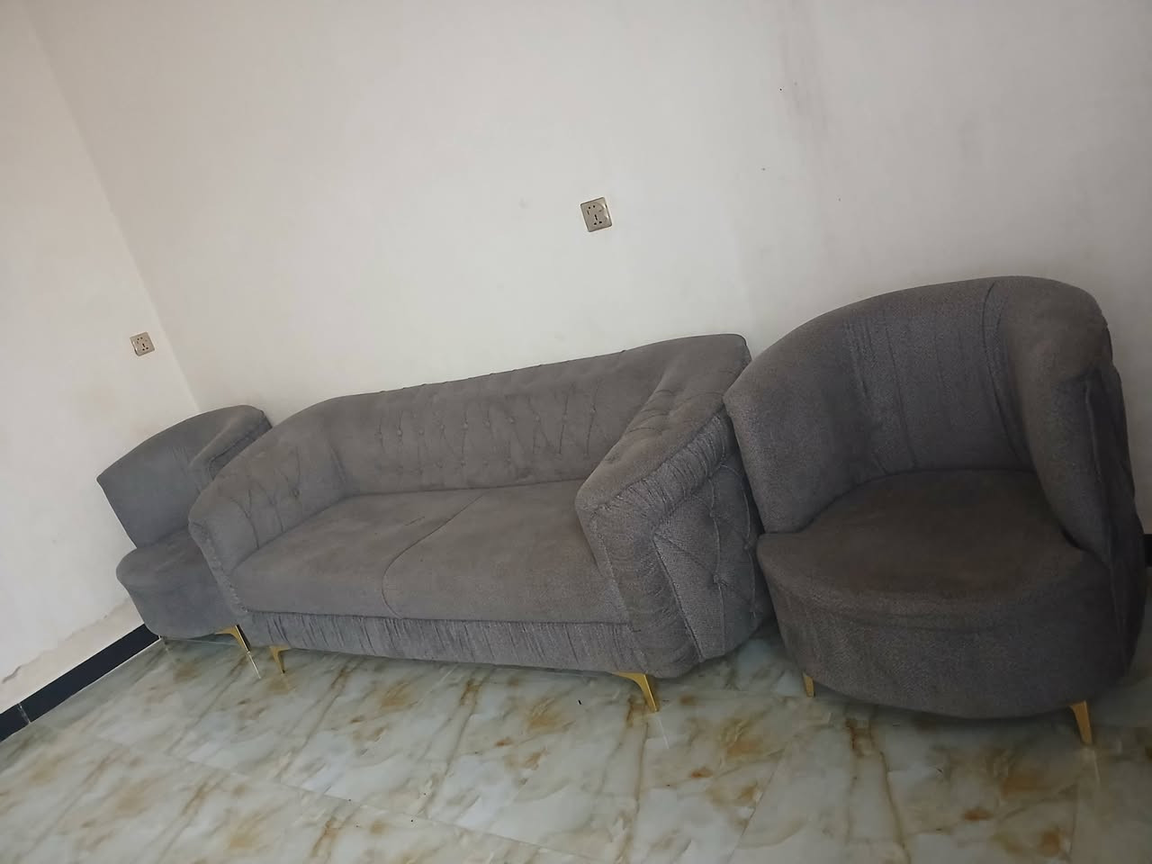 تخم للبيع ١٠ مقاعد
رئاسه العبيدي شارع ٢٠ 
***********
