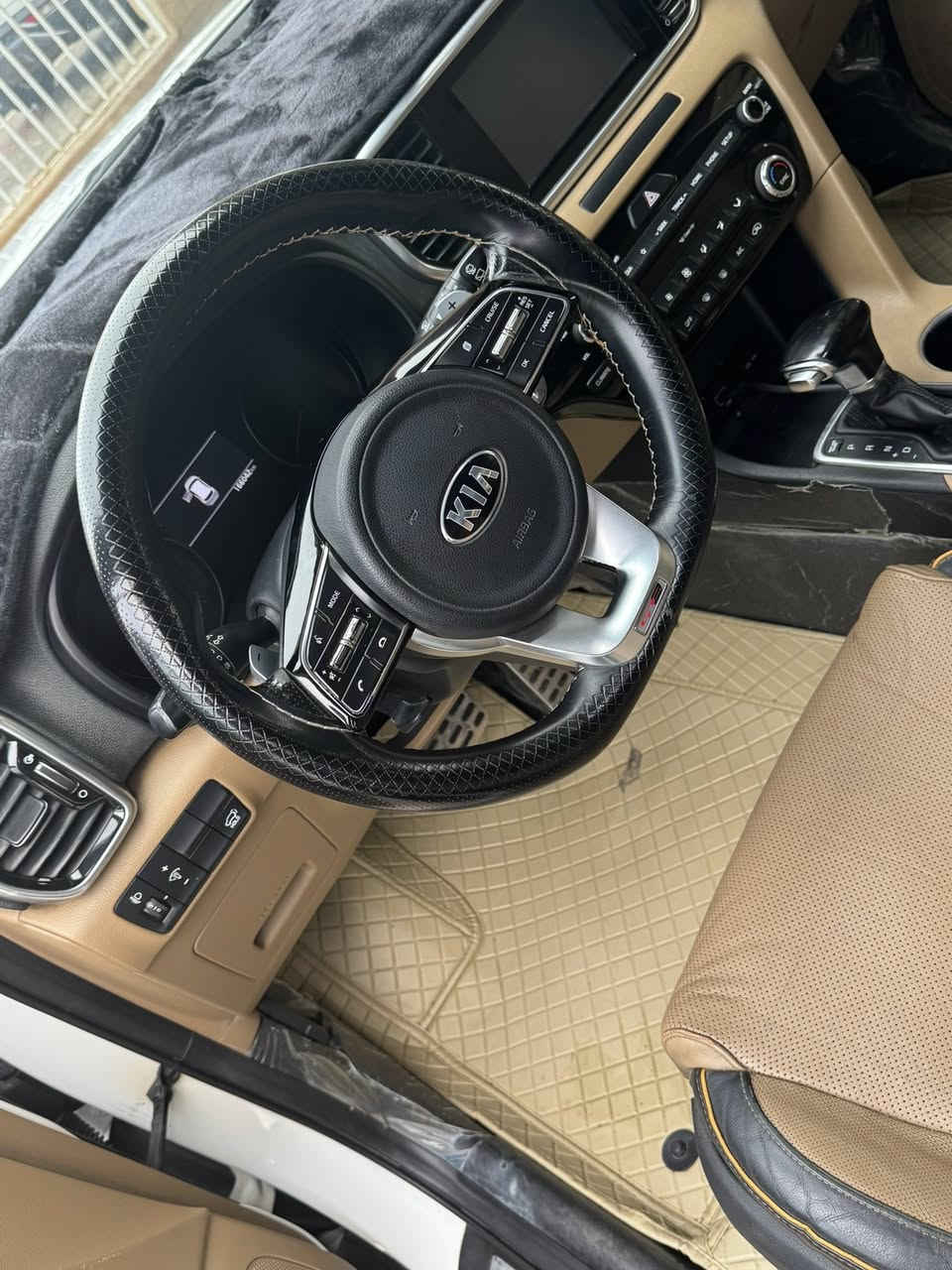 سبورتج خليجيه جي تي لاين اعلى فئه فول ومكفول وبغداد وباسمي والصور والسونار مرفقه وكذلك مقطع فديو كامل للسياره والسياره جديده واعلى فئه 
موديل 2020
***********
***********
الضلوعيه
للبيع او مراوس حسب الرغبه
