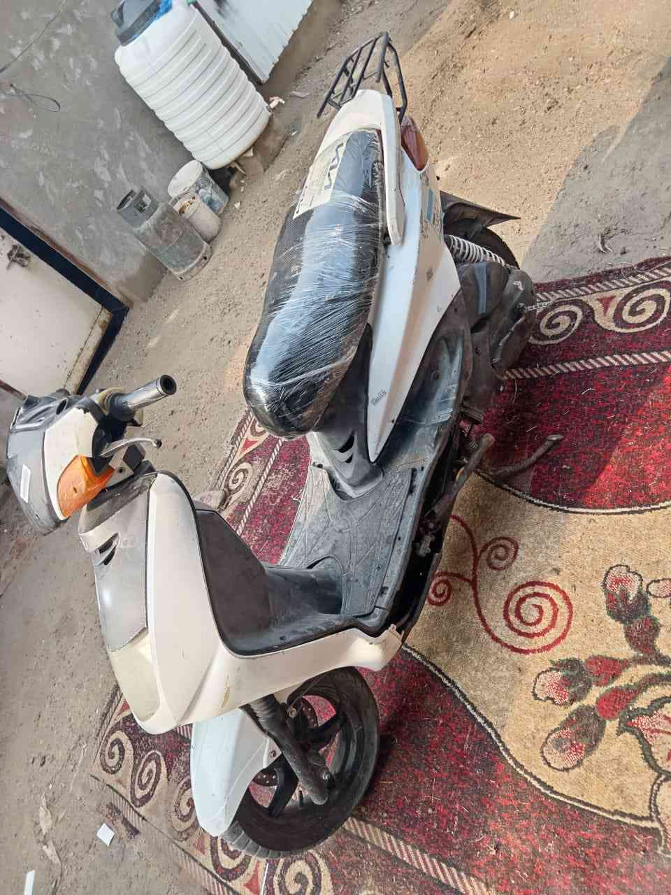 السلام عليكم ورحمة الله سكنس البيع نثيه 110 دراجه كلش حلو ونضيفه كهربائيات كله جديده دراجه كلش حلو 
مكاني بغداد المعامل الحسينيه ب 350. 
***********
