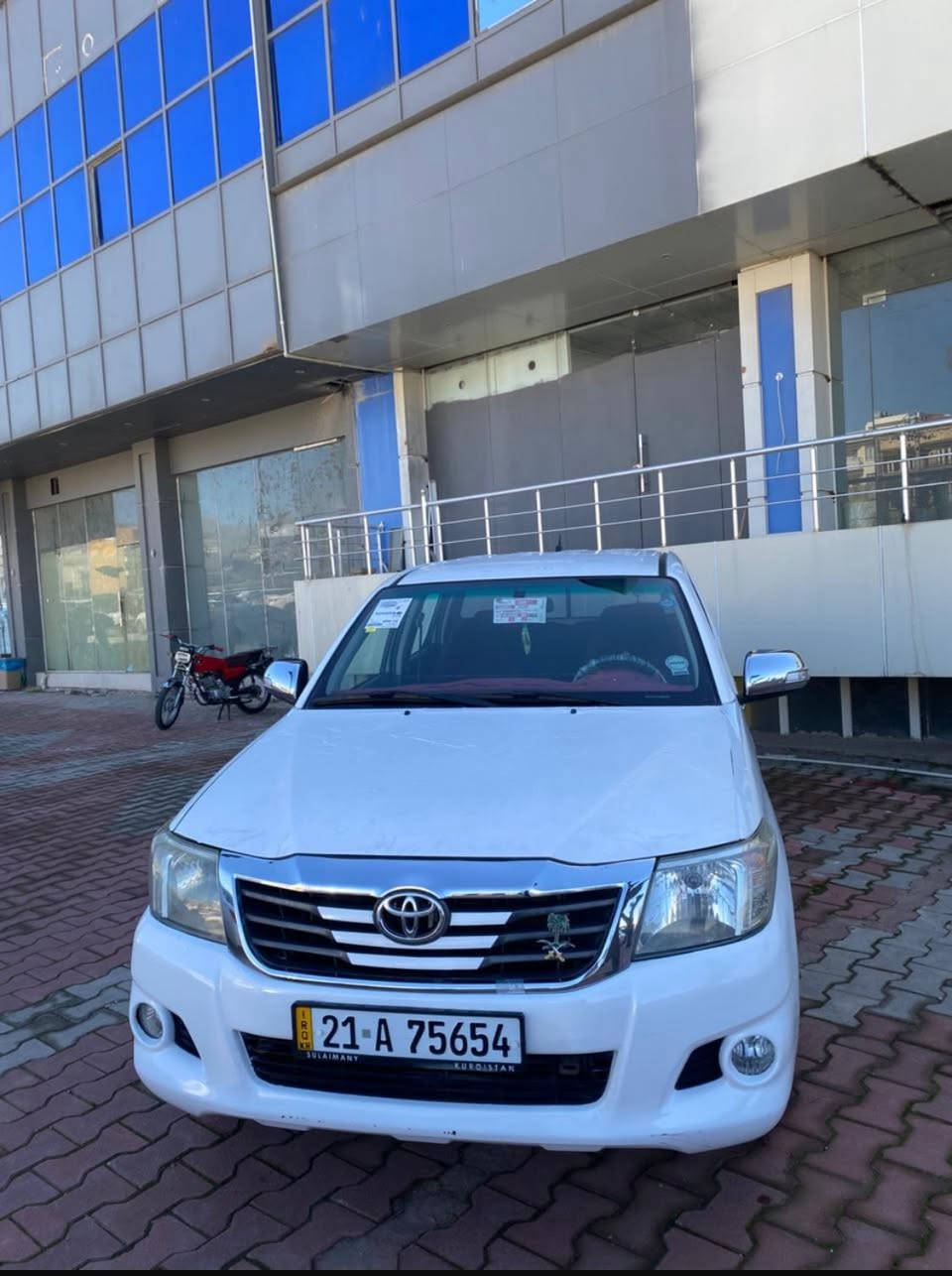 تيوتا هايلوكس 2012 گير عادي 
بدون صبغ و گيرو محرك مامفتوح 
سنوي جديد اله 2030 
سيارة كلش نضيفة و رقم سليمانية 
مكان سيارة سليمانية 
سعرها ١٨٣$ شوي مجال 
***********
