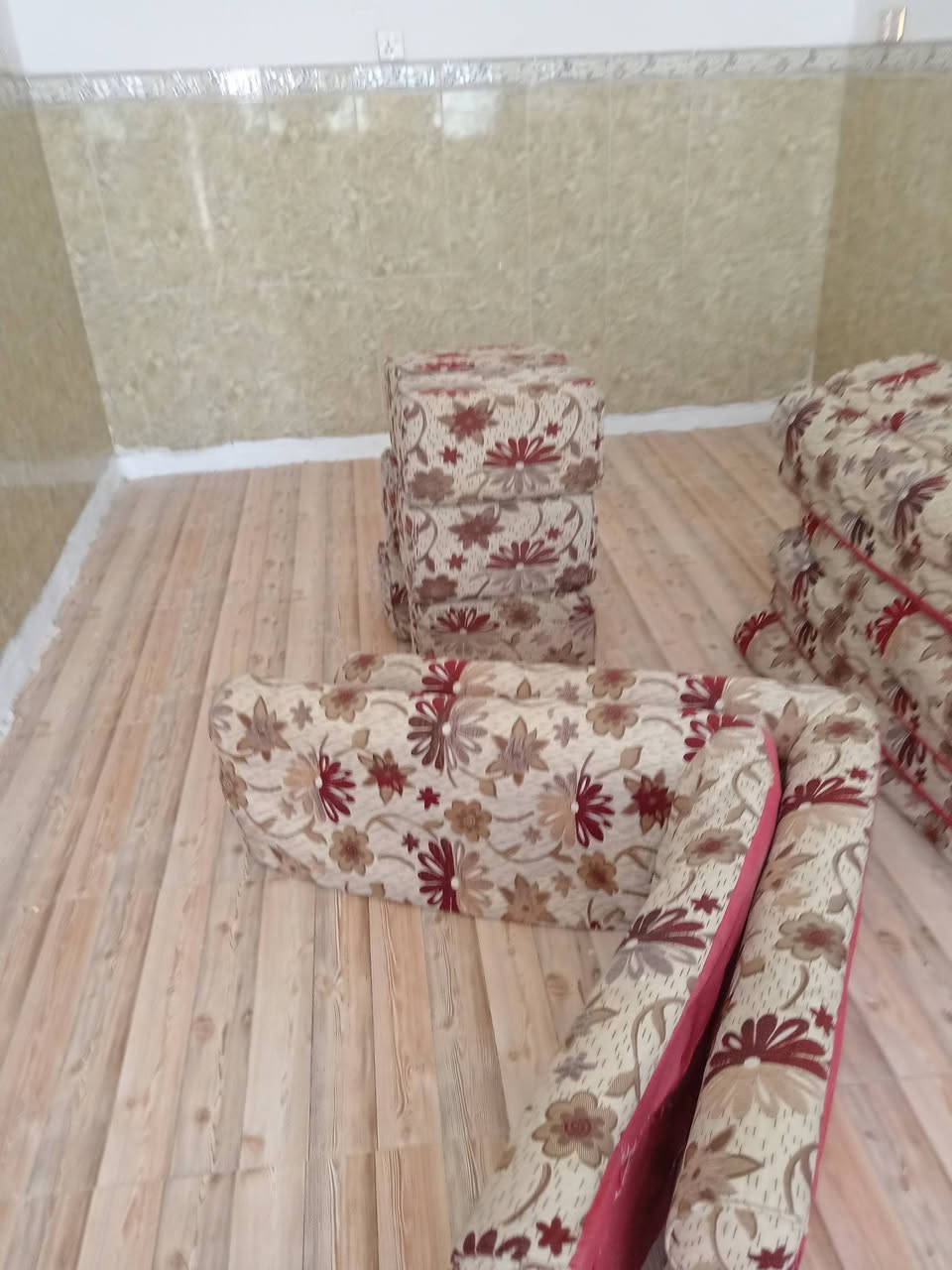 تعال يمي جلستين مستعملات للبيع
الوحده ١٠٠ التعجبك شيلهه خادم
الاتصال ***********
الحر سواده مدرسه حسام

