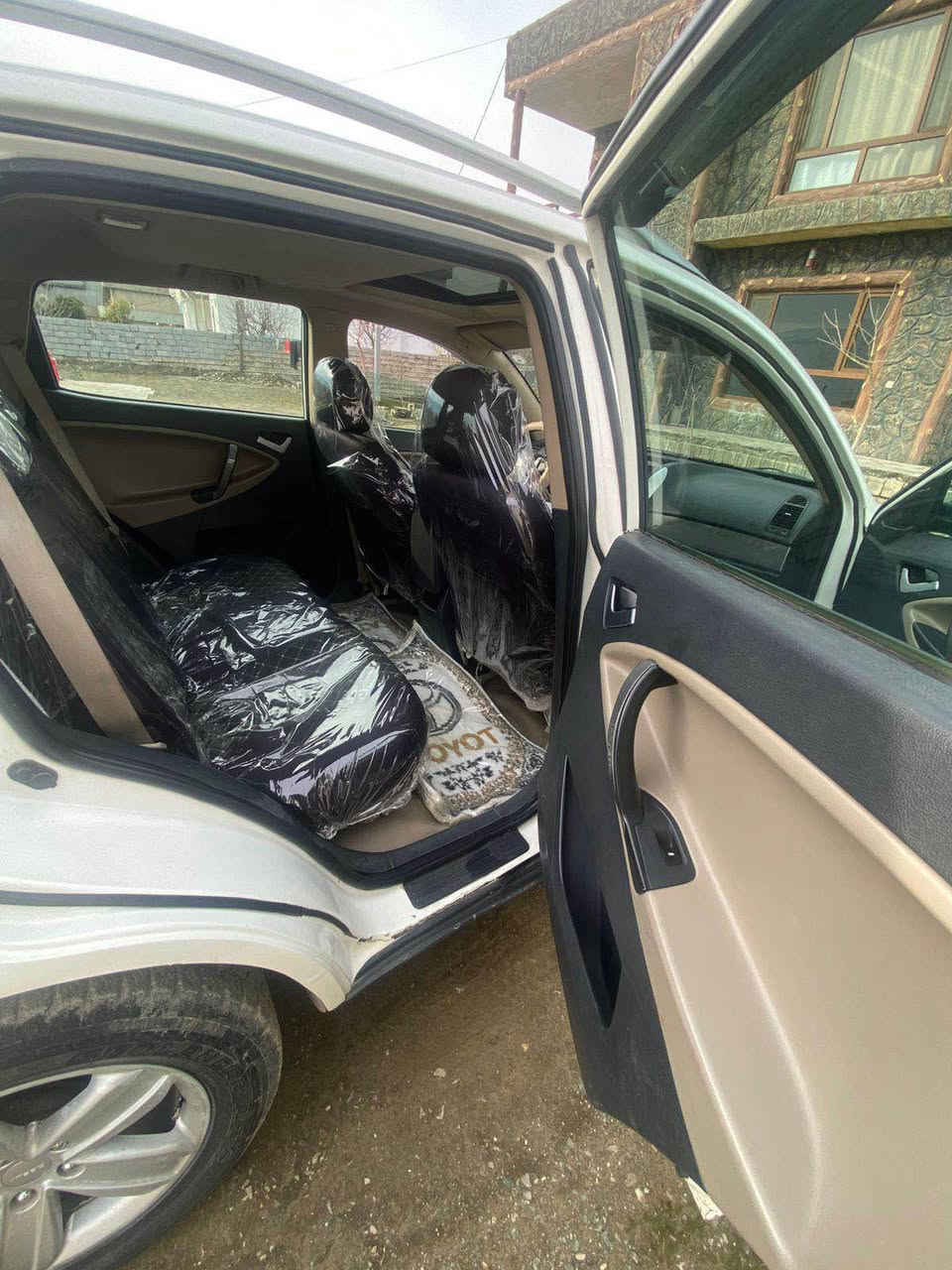 جئلی  ٢٠١٣
٢پارچە سبوخە 
گئرو مەکینە بەشرت 
سەنەوی نوە تەحویل خرامە بەشەرت 
سحر ٧٥$$
رەقەمی ساحبی سیارەی 
*********** سوران, أربيل
