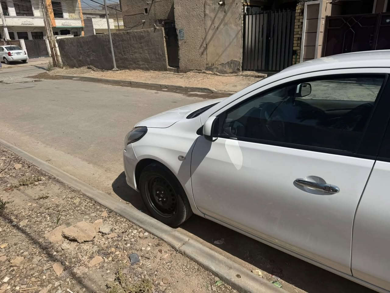 نيسان سني هندي
موديل ٢٠٢٤
زيرو اخذتها عله ايدي 
ماشية ٦٠ 
كفالة عامة 
شخوط بسيطة بل. دعاميه لخلفية ممبينات
رقم بغداد ب اسمي
***********
