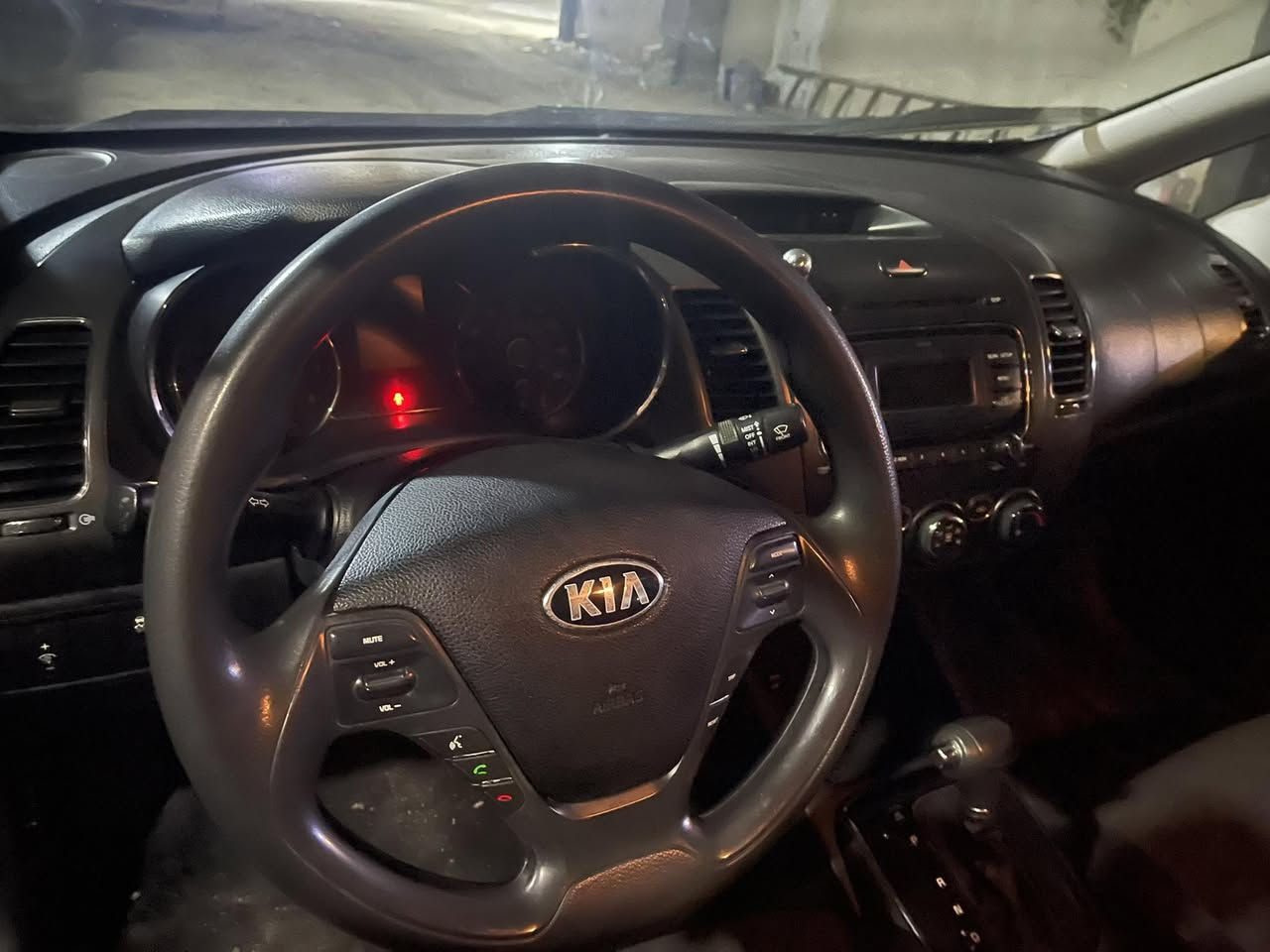 السلام عليكم 
كيا فورتي 2017 وارد أمريكي 
ضرر جاملغ وباب السايق مبدل الايرباكات كله سليمه
نص فول تحكم استيرن مانع انزلاق بلوتوث إلى آخره. 
الرقم بغداد إنكليزي الجديد 
رايده ١٢٠$ وبيه مجال للشراي 
بي واتس***********
