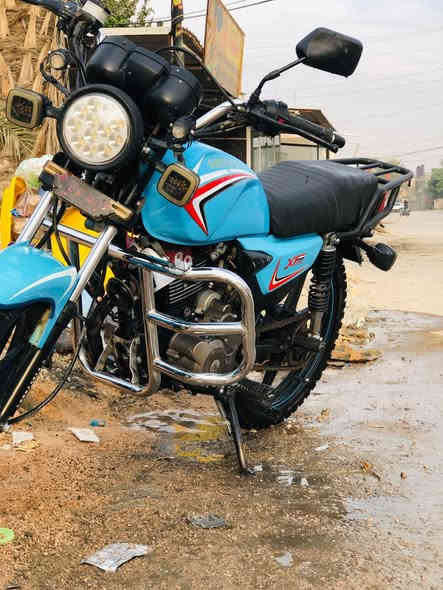 دراجة خمسه كير شايننك موديل ٢٣
جاهزه ما ناقصه اي شي 
محرك مكفول مامفتوح
نظافه ٩٠ ٪؜
اوراق سكنر واسويلك مكاتبه
انكر سلف تراي وين مايعجبك 
سعره ٧٧٥ الف بيه مجال حك الجيه مجال بسيط 
الشراي يخابرني 
هذا رقم ٠٧٨٩ ١٠٩ ٦٤٦٧
رجاءاالي بس يعامل لا يراسلني متواجد فقط اتصال
