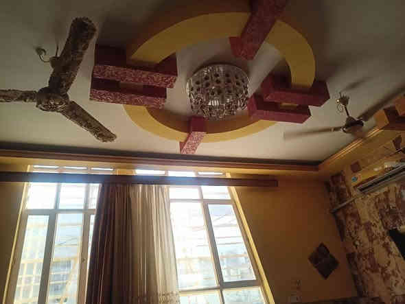 للبيع المستعجل مناسب جدا بيت في كربلاء البوبيات قرب مكتب اليساري عمود 110مساحة 150م طابقين طابو زراعي سند 25 بناء درجة اولى البيت متعوب عليه حيل شغل مهندس 4 غرف نوم مع جميع الملحقات شارعه 8م قريب للشارع العام جميع الخدمات متوفره السعر.. 135 مع المجال.. كسرا بالسوك والي يغنون بالاسعار للاستفسار *********** / ***********
