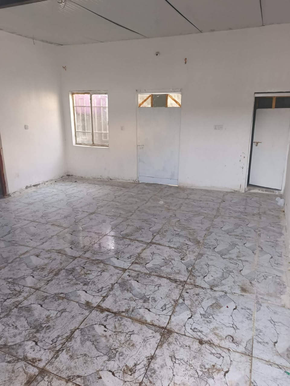 بيت ليجار ور عمارت فراح شارع مطار يجار 200 كهرباء مولد ***********
