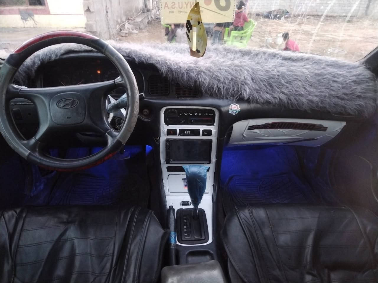 السلام عليكم سوناتا تو موديل 1995
رقم بغداد انكليزي مكفولة
من كير محرك صدر تخم تاير كهربائيات
كلهة شغالة شرط التحويل مصبوغة جمالية 
السعر45 وبيها مجال الاستفسار
***********
***********
