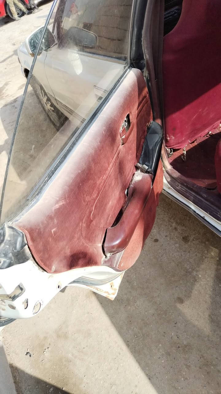 السلام عليكم
مارك مسطرة موديل 1990 بأسمي رقم دولي سياره جاهزه مكينه وكير ونجي كهربائيات كامله غرفه حلوه ام بي ثري سماعات كلشي شغال
السعر ب38 وبيها مجال بسيط
الشراي يتصل
***********
