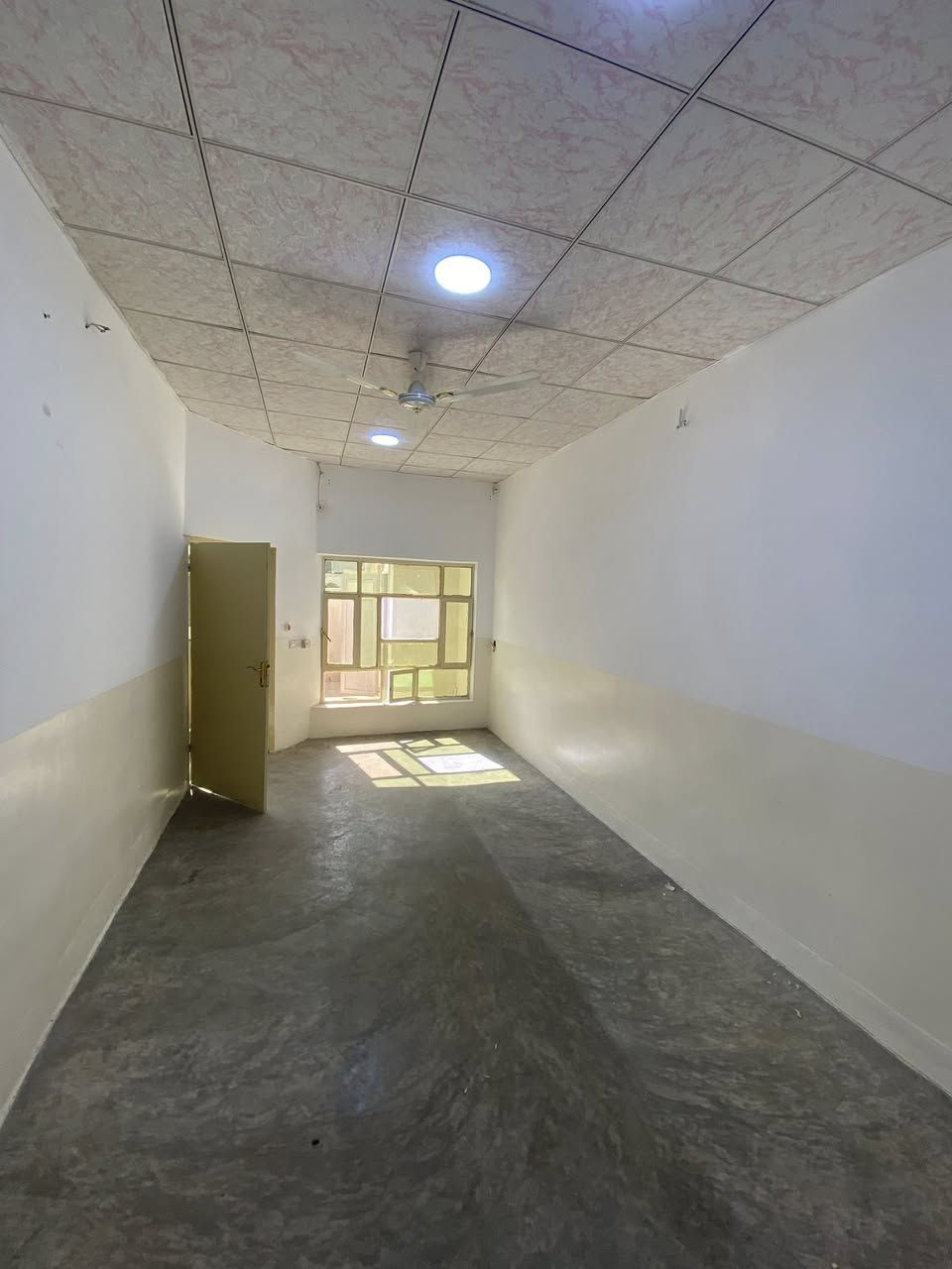 كرێ كرێ كرێ

نزیك  پلاندانان و ئەوقاف

قاتی خوار سەرەوەی ماڵی تیاییە

***********
***********
