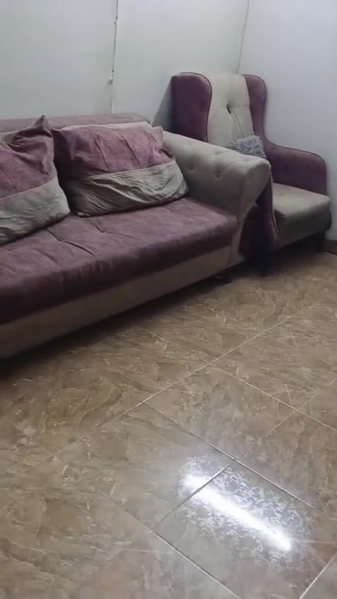 سلام عليكم مشتمل طابق ثاني لليجار موثث كامل شارع الجواهري قرب البستان ١٢٠متر *********** السعر ٣٥٠
