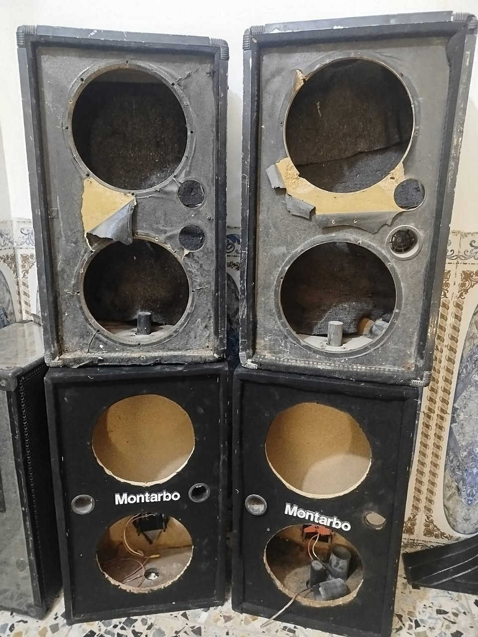 3 ازواج كفرات 
هذ وضعهن كدام عينك 
قيم وتدلل
***********
