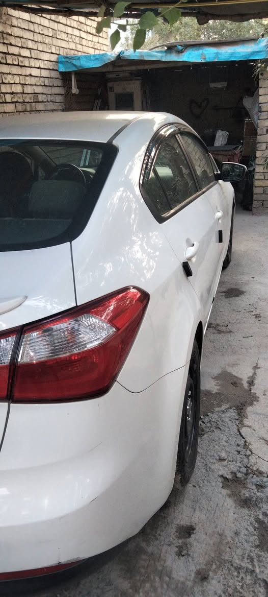 السلام عليكم لبيع كيا فورتي وارد امريكي موديل 2016 حادثه باب وجاملغ تبديل بدون دواخل محرك وكبر مكفولات مكانه بغداد البلديات ***********صالح  السعر 1013وبيه مجال
