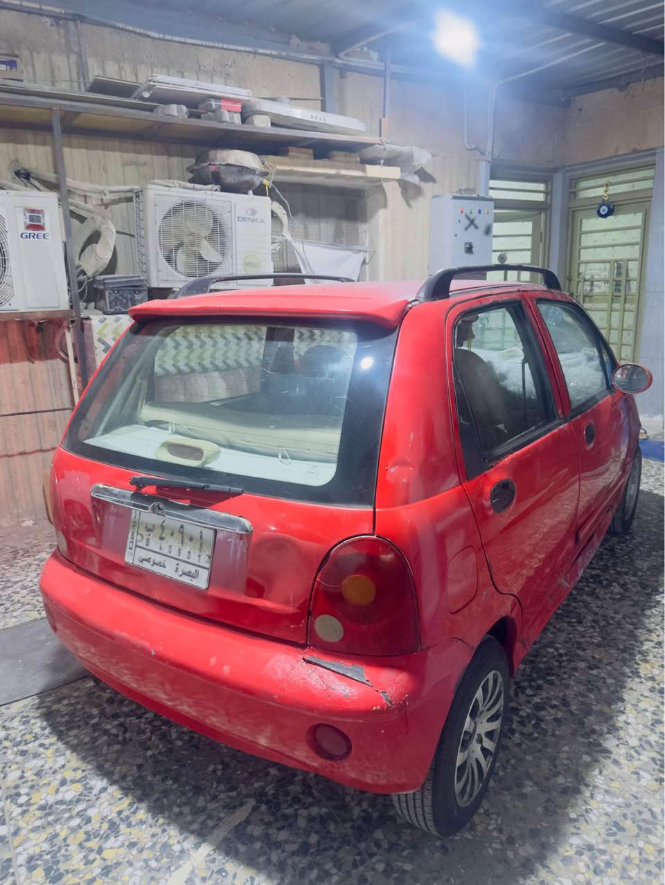 السلام عليكم .. 
لدينا سيارة حمرة جميلة جداً بناتيه نوعها ( كيو كيو ) موديل 13 حتى التبريد شغال تايرات جدد وباتري جديد رقمها بصرة بأسم دكتورة وسعرها جداً رخيص وين الشراية حياكم الله مكانها الزبير السعر ( 20 ) ورقة يعني بالعراقي تصير ( 3 مليون عراقي ) وين اكو سيارة بهيج سعر بايعلك فقط رقم  … 
الهاتف : *********** الزبير, البصرة
