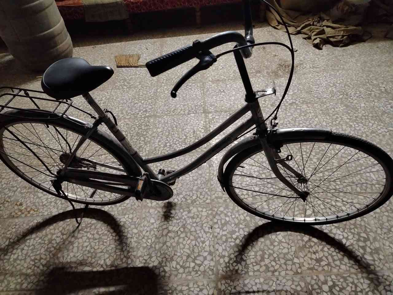 سلام عليكم
باسيكل بطة ياباني للبيع نظيف ٧٥٪
لون رصاصي Gray
للبيع سعره ٨٥ وبي مجال بسيط
عنوان :النجف
متواجد خاص رقم الهاتف***********
