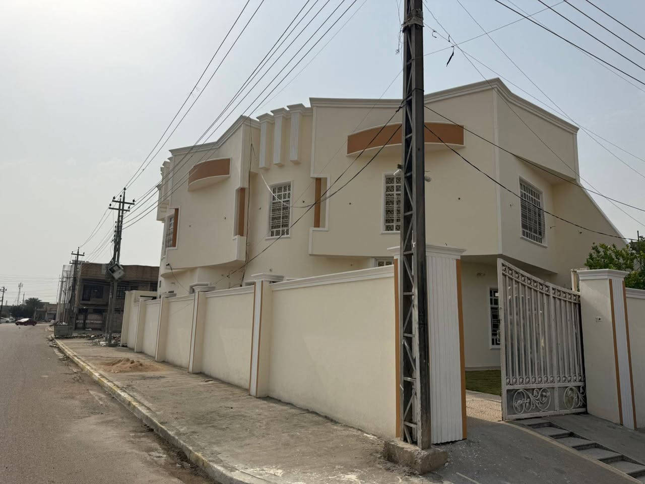 🏠🏠🏠🏠🏠🏠🏠🏠

يتوفر  بيت طابقين ركن للبيع في الفلوجه حي الشهداء  قرب شارع 60 
 المنطقه الي مقابيل جامع التقوى البيت ركن وعلى حديقه و شارع عريض 
 نافذ على شارع 60 ونافذ على شارع المنجزات  🌴 

🌴1️⃣التسلسل📠/ 132
🌴2️⃣مساحه🏚️/ 310م
🌴3️⃣الواجه🏫/ 13
🌴4️⃣النزال⛺/ 24
🌴5️⃣الشارع🛣️/ 15م×10م
🌴6️⃣المرقمه🖍️ /  4265
🌴7️⃣اقرب نقطه داله /    خلف مول النسيم 
🌴8️⃣خدمات🏞️/   متكامله
🌴9️⃣السعر💰/   375 مليون  قابل للتفاوض
🌴🔟ملاحظه/ السعر المعلن على هذا العقار طلب من البائع 
📜نوع الملك / طابو صرف 

 🌴🌴🌴ادارة مكتب النخيل للعقار 🌴🌴🌴

☎️
⚫اللاستفسار📞📞 

☎حسن الصكر 
***********(الواتساب و اتصال )📞
***********(الواتساب و اتصال )📞  

     🌴لا نتعامل على المصرف العقاري🌴
_______________________________________
1️⃣●اسعار 💵العقارات المعلنة في مكتبنا تُحدد من قبل البائع 💸صاحب العقار وليس المكتب والسعر قابل للتفاوض بين البائع والمشتري📜 

2️⃣●⌛نتميز بعدم رفع سعر العقار من قبلنا ونجمع البائع🌴والمشتري وجهاً لوجه لغرض الاتفاق📝  على السعر النهائي 👍 

3️⃣●🌴قضاء الفلوجه/حي الشهداء شارع ستين 60 قرب نادي الصمود Fallujah, Iraq اذا عندك عقار تريد تعرضه للبيع او تريد تشتري عقار 

4️⃣🌴فقط ارسال المعلومات  على الواتساب او الاتصال على هواتف المكتب .. 

☎️نستقبل هواتفكم على الارقام التاليه
