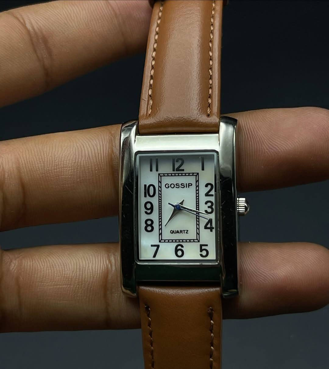 ساعة بالة فنتج
نظافة تامة غير ملبوسة

تصميم كلاسيكي مميز

السير جلد طبيعي اصلي

قاعدة فولاذ مقاومة للصدى

مكينة يابانية

مختومة

المينة شكل وتصميم مميز

( GOSSIP ) يابانية.

السعر 25 ألف


**إذا كنت صاحب هذا الإعلان وتريد حذفه لأي سبب، رجاءا أرسل رسالة إلى الدعم الفني**