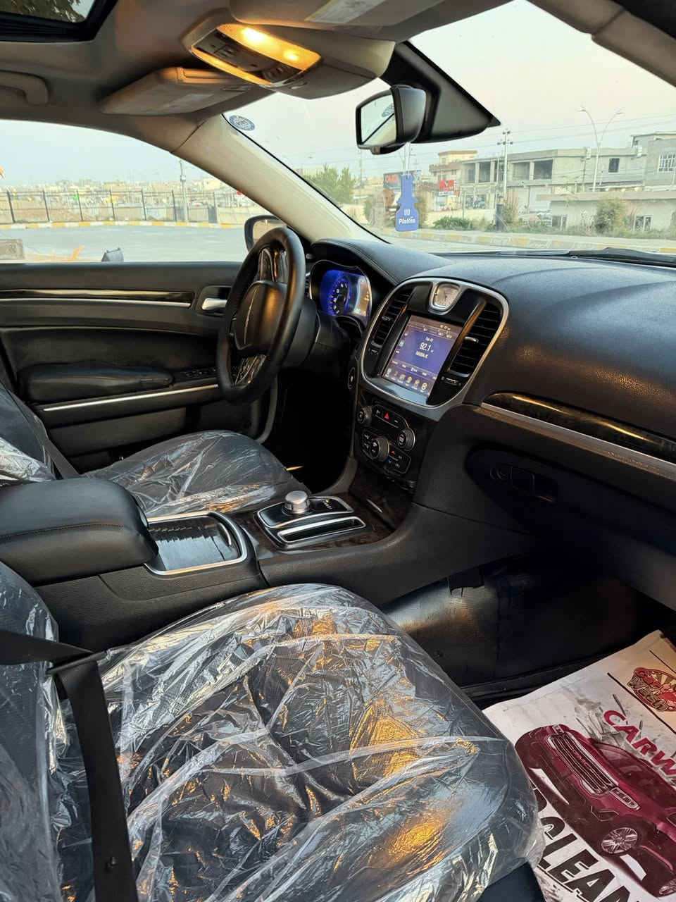 السلام عليكم سعرها 242
كرايسلر 300c 2016 

سيارة كلين تايتل مكفولة من صبغ وتبديل وفتح بشرط..

فول مواصفات C

 سي  بردة خلفيه

وكشن تبريد وتدفيه

كير محرك بشرط مامفتوح برغي بيها بشرط..

سيارة ماشية   93 مايل حقيقي ..

مابي نواقص سيارة جاهزز من كلشي ..

مكانى كركوك..

***********
