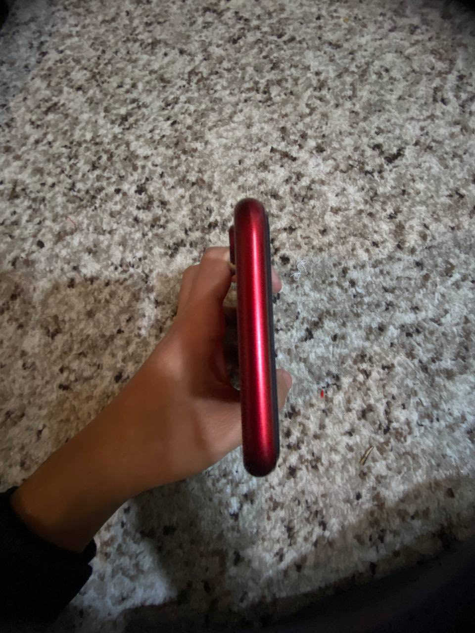 السلام عليكم 
ايفون xr
شاشة اصلية ما مبدل 
بطارية 81 اصلية 
بس الضهر مكسور والفيس ايدي متوقف 
السعر 130 وبي مجال 
الرقم بي واتساب هم 
***********
