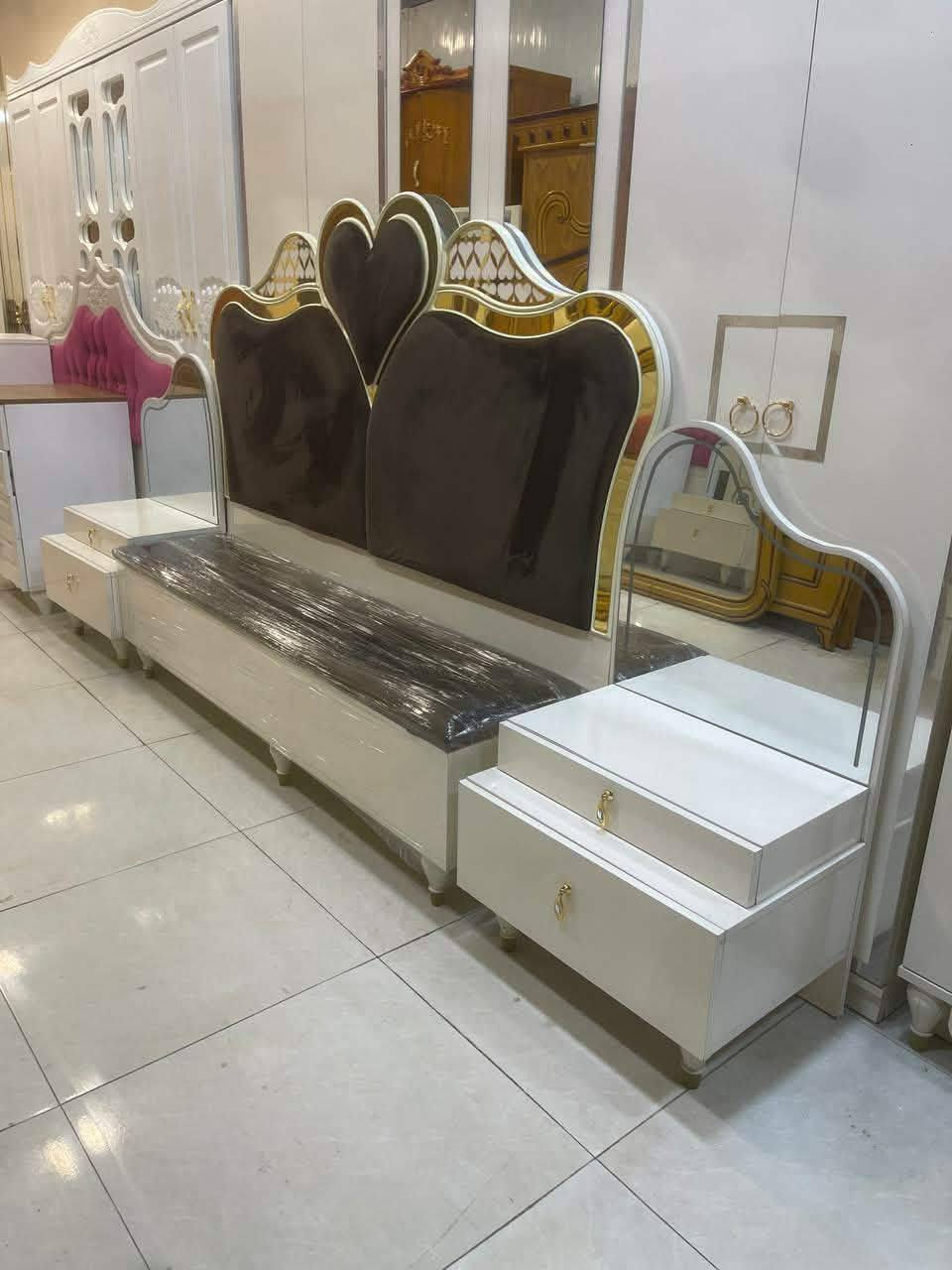 غرفه للبيع نضيفه جدا 
فول نضافه 9 قطع 750 حجز واتساب فقط ***********
