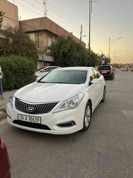 السلام عليكم 
ازيره خليجي موديل 2012 
بدون صبغ بيه فقط بابين مبدلين باصلي  
محرك 6 دوش لا صرف ولا نفخ 
هزة وسنوية جاهزة 
كابون بانزين 
مواصفات سيارة فول عدا بانوراما 
حساسات امامية +خلفية 
بصمة تشغيل 
ابواب بصمة 
كشنات جلد 
كشنات هيتر 
وباقي مواصفات معروفة 
السعر ب117 وبيه مجال بسيط 
عليه غرامة 600 دولار تنزل من سعر سيارة 
للاستفسار اكثر اتصل على رقم ***********
