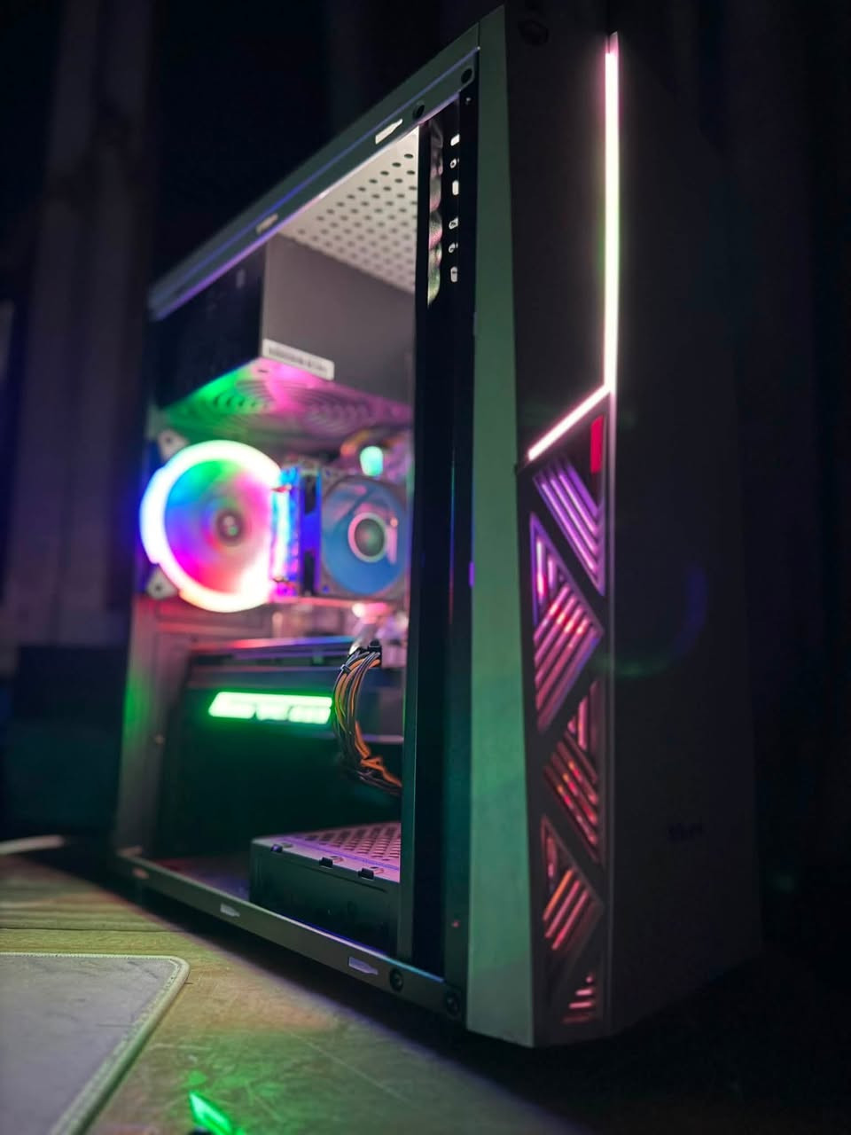 تجميعه إقتصاديه فقط كيس 🤍
I3 10105f 10th gen
1060 6gb palit 2 fan rgb
H410m-k
Ram 2*8 16 ddr4 g.skill
Ssd128gb   Hdd 2 تيرا
Deepcool aircolling 
وكراتين القطع موجودات وكلهن ماركات معروفه
تشغل كل العاب 1080p وحتى 2k بشكل حلو حرارة الكرت تحت الضغط متعبر 80
سعرها 600 الف 
***********
