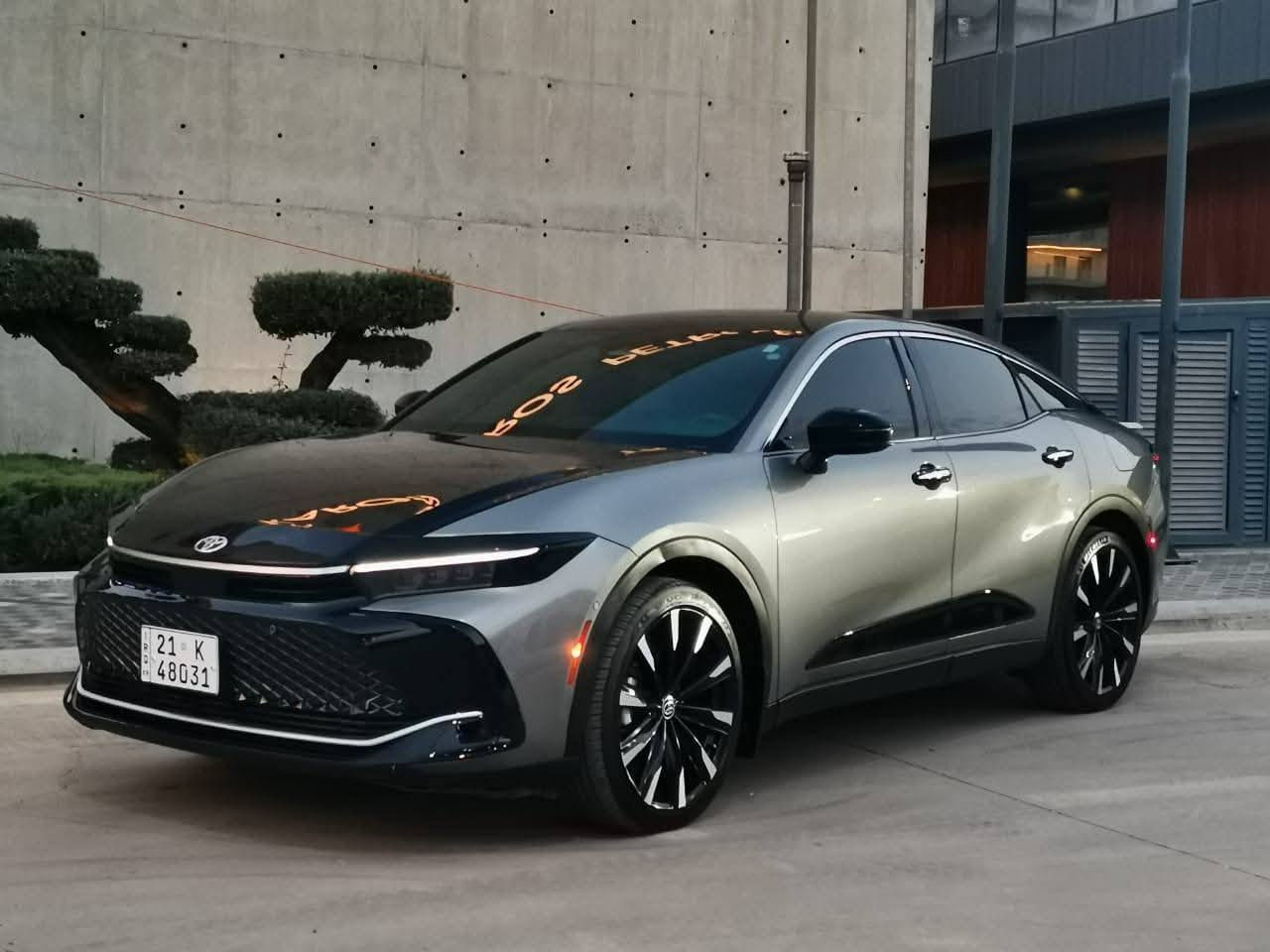 TOYOTA CROWN, PLATINUM 2024 
سەیارەکە سفرە
فول فول فول
بێ بۆیاخ
بێ سارد
بێ شوخت
نموونە  لە جوانی و کەشخەی 
نرخی  فرۆشتن  315  وەرەقە معامەلەیەکی زۆر کەم
***********
