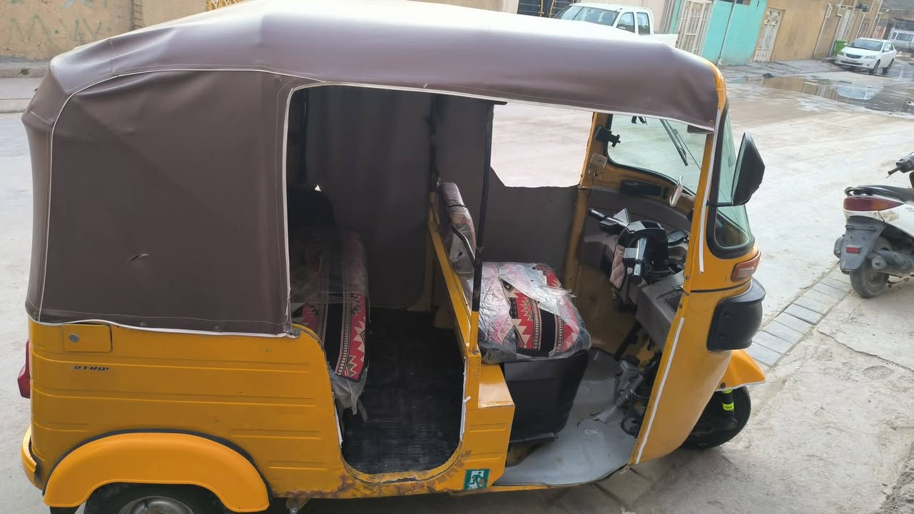 السلام عليكم
تكتك للبيع رقم واصط 
التكتك بلاديه عده بس بارد بلغد 
موديل 20 

***********
المكان مدينة الصدر
