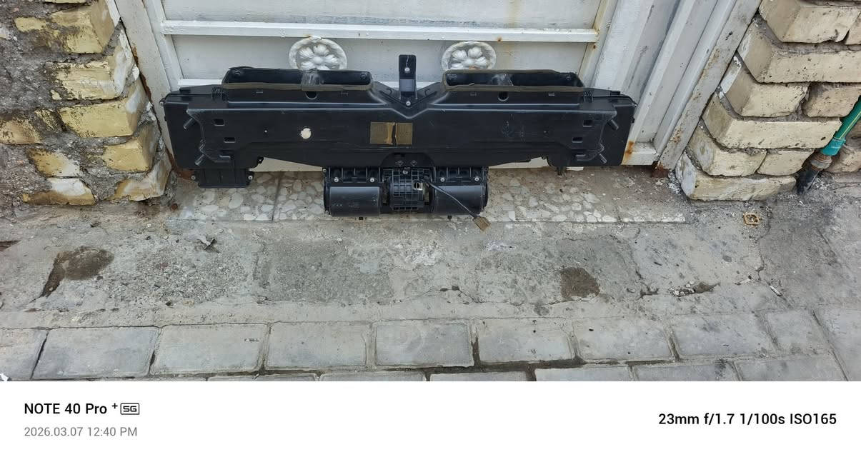 فريز   نيسان عاليه موديل 14نضافه 60٪ السعر 150وبيه مجال مكان بغداد العبيدي ***********
