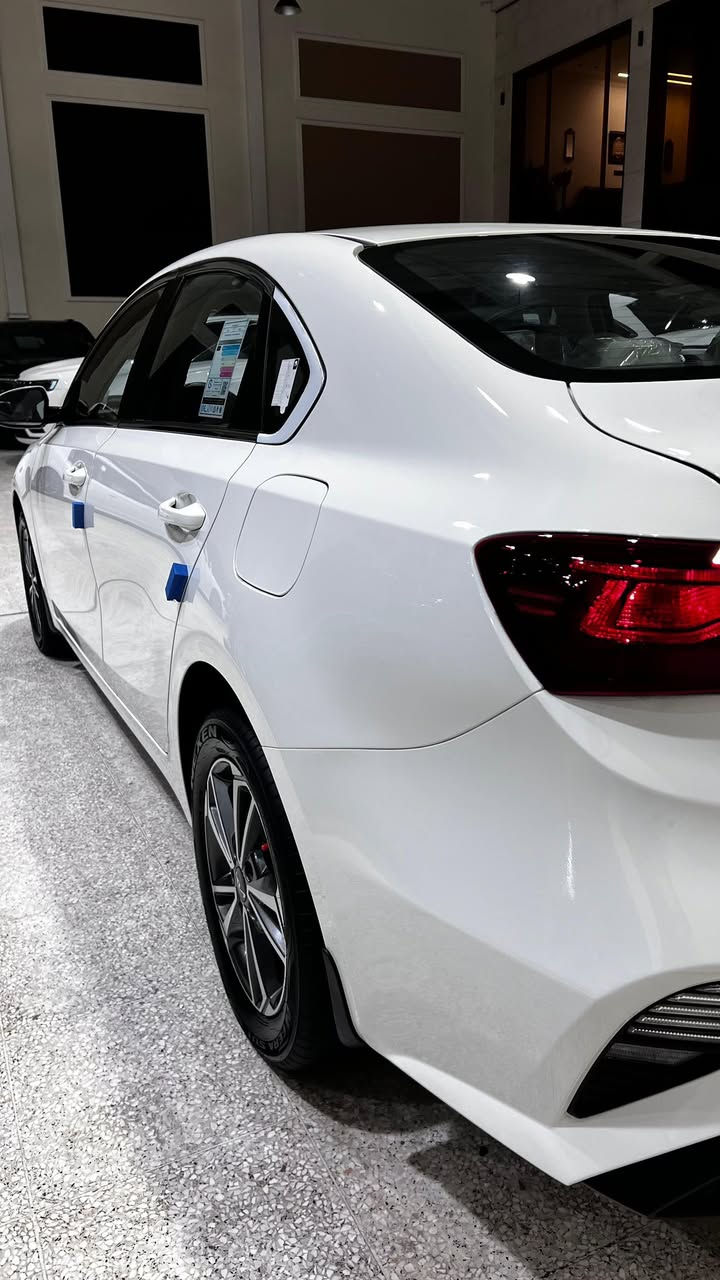 السلام عليكم
سيراتو 2024 الدوليه ام الضمان 
✈️مكينه 2000 دوش 
✈️فتحه 
✈️حساس خلفي 
✈️ داخل ابيض المرغوب 
✈️مرقم بغداد وباسمي 
✔️مكفوله من صبغ وبارد وتبديل وفتح كفاله عامه 
✔️مكانها بغداد ***********
