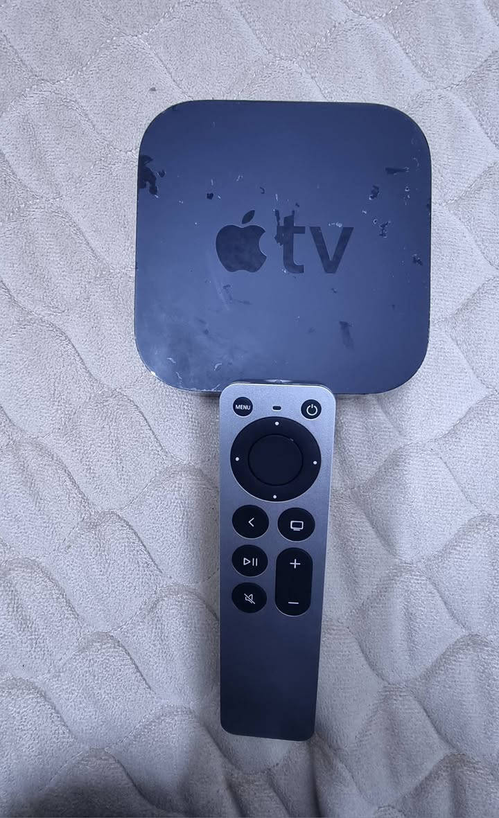 ابل تي في Apple Tv
موديل جهاز Apple TV A1625 من الجيل الرابع،
 سعة 32 جيجابايت، يدعم البث عالي الدقة 4K، 
وياه جهاز تحكم عن بعد
(( السعر 100 الف ))
بغداد /مدينة الصدر/***********
