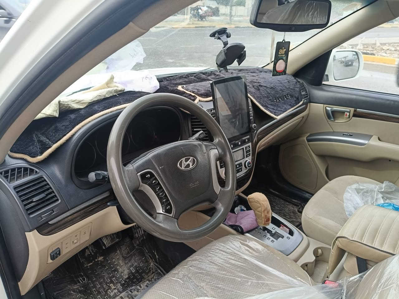 السلام عليكم سياره سنتافيا للبيع فقط 2011 محرك سته سونار موجود السعر 142 مكان السياره بغداد باسمي رقم جديد وهزه جديده الشراي يخابر ***********
