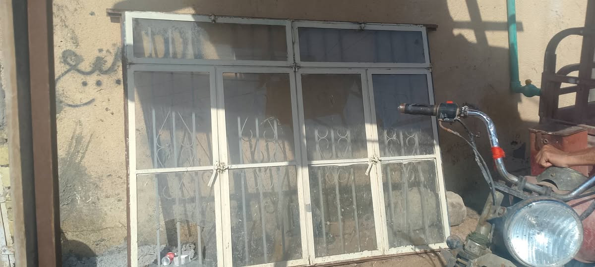 سلام عليكم شباك اربع فردات ثقيل هوائيات ثنين العنوان شط العرب الجزيره شارع زين العابدين *********** السعر 125 بي مجال
