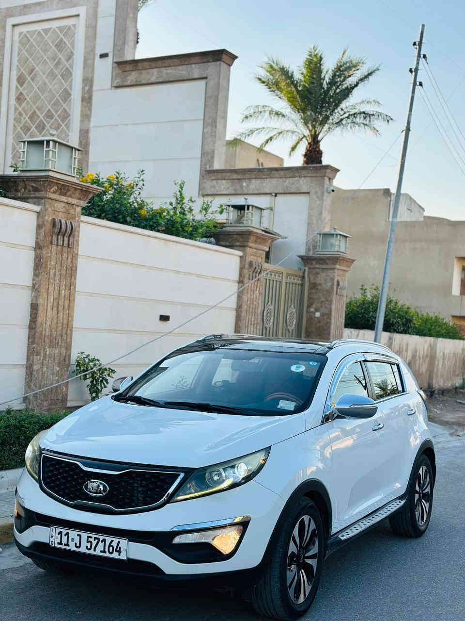 سبورتج خليجي كفاااله السعر 137 موديل 2012 السياره جديده التصال ☎️ ***********
*المواصفات فول عله فئه 
*بني رامه 
*بصمت تشغيل 
*كشنات جلد 
*مري شفط 
*تبريد قطعتين 
*كامره خلفيه دواره 
*حساسات ماميه خلفيه 
*فوال تحكمات ستيرن 
*الد مامي خلفي 
*كشنات تفئه+ كهربائيه 
*مقاعد خلفيه تفئه 
*ستيرن تفئه 
السياره فوالل وبعد بيه هواي مواصفات                     👇
مكان السياره بغداد التصال *********** السعر 137 وبيه مجال.
