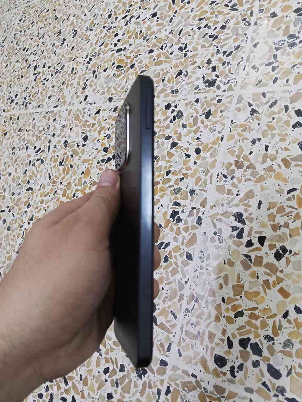 هونر اكس 6 بي
ذاكرة 128 رام 6+6 
الجهاز ما مفتوح كلو شرط السعر 135 وبي مجال بسيط مكاني الجانب الأيمن ***********
