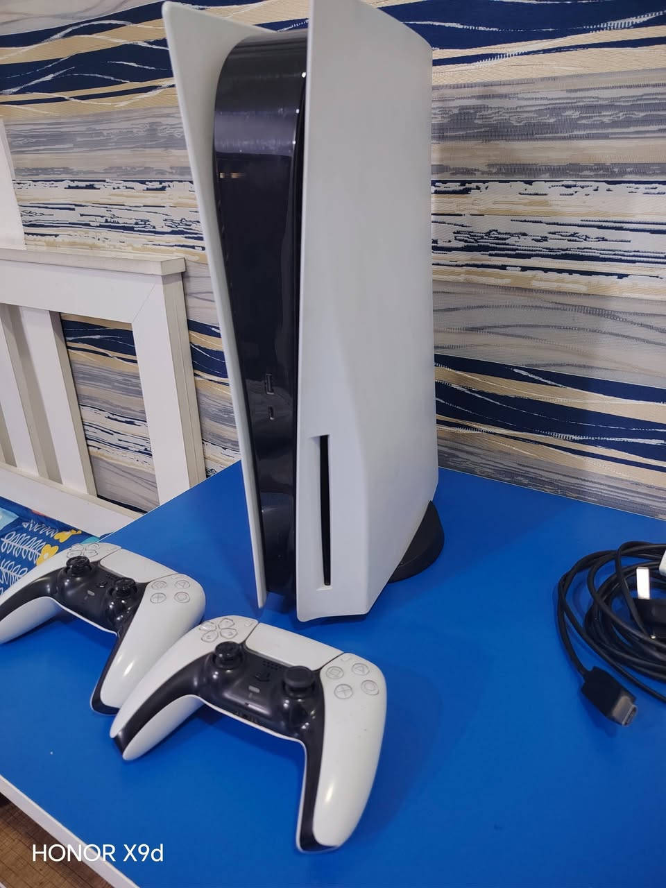PS5
اخو الجديد العام اشتريتة  وياه يديتين و
 ٨ اقراص  والكارتونة موجودة 
السعر ٨٠٠ الف قفل   مكاني البلديات


**إذا كنت صاحب هذا الإعلان وتريد حذفه لأي سبب، رجاءا أرسل رسالة إلى الدعم الفني**