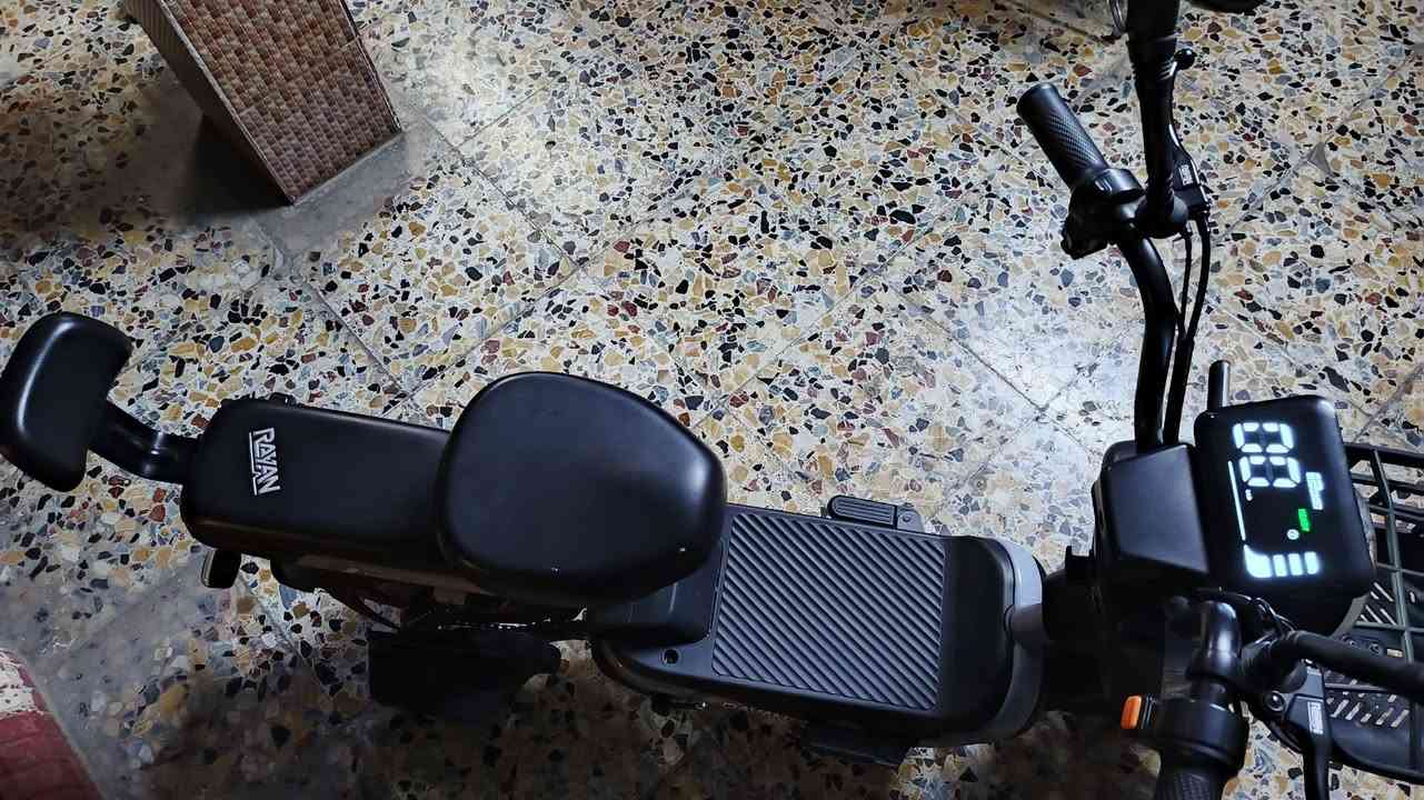 سلام عليكم
دراجة الريان شحن حجم اربعطش
تشتغل بصمة و اسويج
شاشة ديجيتال
يجي وياهة شاحنة مالتها و بايدرات
و مرايات جانبية 
السعر:250 الف
للأستفسار:***********
