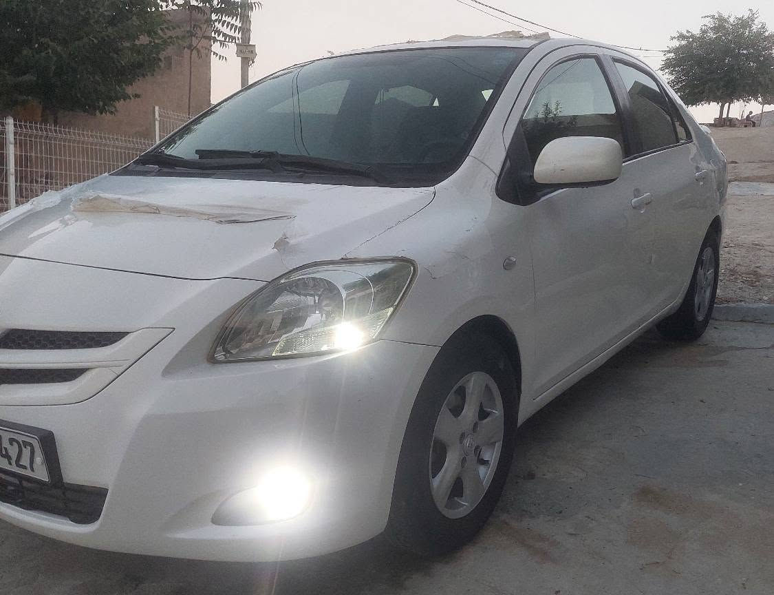 توێتا یارس ٢٠٠٧ سپی 
مەڕی سەر جادە
ئەیبیئێس
باڵە
ئۆتۆماتیک 
مەکینە گەورە
تەبرید سەلاجە
دەبڵ گێچی شاشە لید
بێ تەقەو رەقە 
دژە بەنزین
تەنها ٢ پارچە بۆیاخ لەگەل بستێکی
کەمێک ساردی وردی هەیە
کەمێکی بچوک تەرزە 
رەقمی تازە
بێ خرامەو کامێرا 
سەنەوی مانێک بەسەر چوە 
سەیارەکە جوان ماوەتەوە
ناوی لۆکە
سلێمانی *********** السليمانية, العراق
