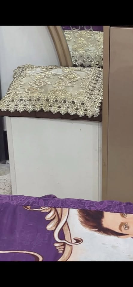 السلام عليكم عندي غرفت اخشاب للبيع جديده و كلش نضيفه و سعرهه كلش مناسب المكان المحموديه حي الرشيد …‭
***********

