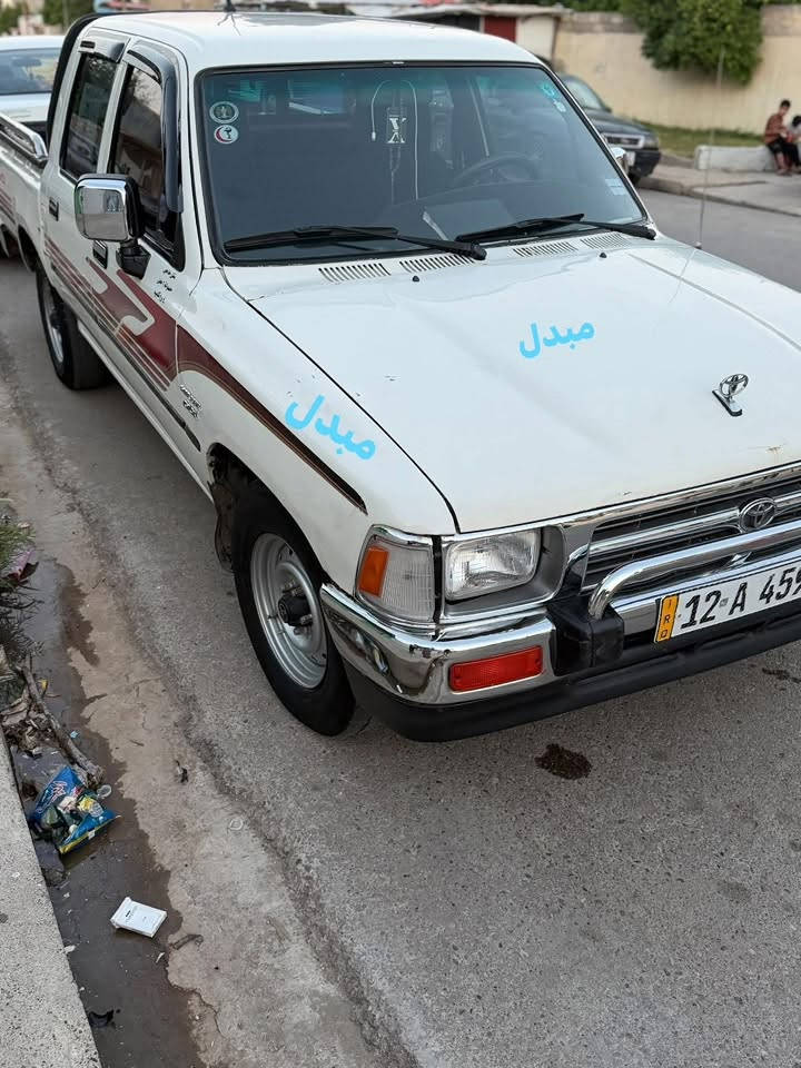 بيكم تيوتا موديل 1990محدثه 97سياره جاهزه من كل النواحي .طخم جديد.باتري جديد طخم تايه جديد 
رقم دولي جديد سنويه جديده
اني صاحبها الشرعي .مكينه شرط لاصرف ولانفخ معمره جديد .تبريد حار بارد.ستيرن بور
مبدل بيها ثلاثه قطع الي مأشره بالون الازوق (بوند +جاملغين)
الي بل لون الاحمر بيها معجون كما موضح فالصور 
مصبوغه عام جماليه بدون دواخل ."سعره 65  
للتواصل ***********📞
